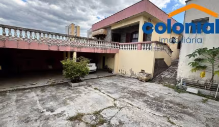 OPORTUNIDADE: CASA COM 02 QUARTOS/1 SUÍTE + EDÍCULA. ÓTIMA PARA INVESTIMENTO.