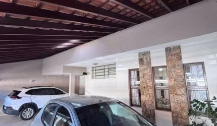 Casa à venda em Várzea Paulista-SP: 4 quartos, 3 banheiros, 4 vagas de garagem no Jardim Maria de Fátima - 234,82 m² de área.