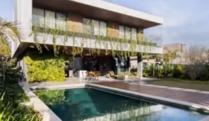 CASA EM CONDOMÍNIO FECHADO 850M², MOBILIADO, 4 SUÍTES EM FRENTE AO GOLF CLUBE. PORTAL DO JAPY, CABREÚVA.