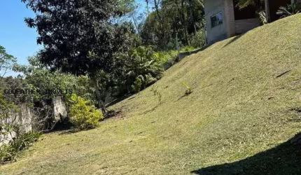 Linda Chácara a Venda em Embú-Guaçú, 1804m2 de Terreno