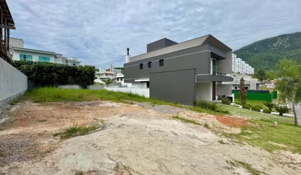 Terreno em condomínio fechado à venda na Rua Lagoinha, 65, Pedra Branca, Palhoça por R$ 900.000