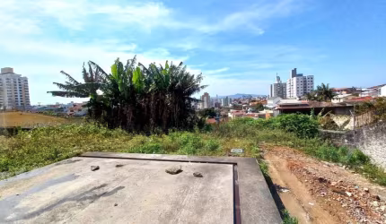 Terreno à venda na Rua Manoel Loureiro, 875, Barreiros, São José por R$ 1.200.000