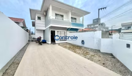 Casa com 2 quartos à venda na Rua Felipe Andrade, 455, Aririu, Palhoça por R$ 320.000