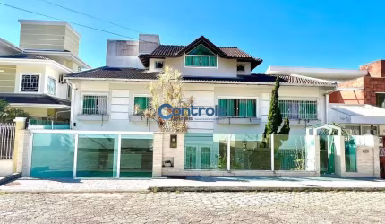 Casa com 5 quartos à venda na Rua Mário Estevão dos Santos, 200, Ponta de Baixo, São José por R$ 1.950.000