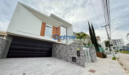 Casa com 3 quartos à venda na Avenida dos Lagos, 31, Pedra Branca, Palhoça por R$ 2.250.000