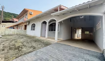 Casa com 4 quartos à venda na Beco João Fernando da Silva, 452, Roçado, São José por R$ 690.000
