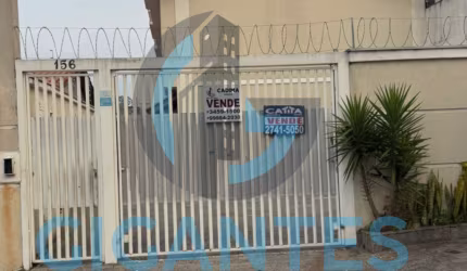 Linda Casa Sobrado em Condomínio fechado com infraestrutura ótima e quintal