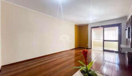 Apartamento de frente muito bem localizado, no bairro Tristeza, 3 dormitórios, sendo uma suíte e sacada