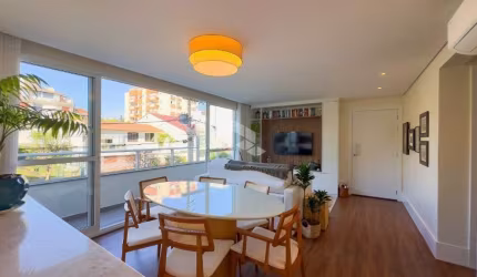 Belo apartamento desenhado por arquiteto no coração do bairro Menino Deus