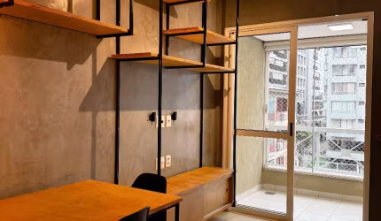 Apartamento semimobiliado para alugar em Porto Alegre no bairro Menino Deus.