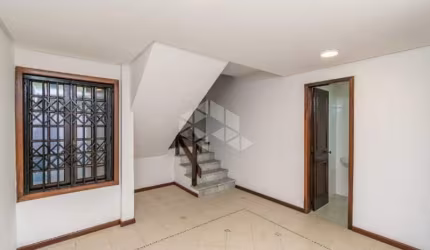 Casa em condomínio com 2 quartos, sendo 1 suíte no Bairro Tristeza.
