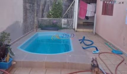 Casa à Venda com 2 dormitórios, 174m², 2 vagas cobertas