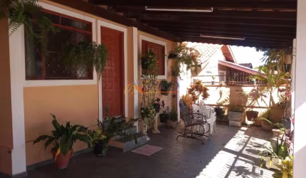 Casa com 4 Quartos e 2 banheiros à Venda, 167 m²