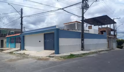 Linda casa de esquina com duas suítes + 1 quarto