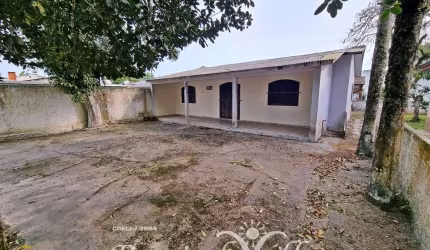 Casa Térrea em Rua Asfaltada, Próxima a Serviços Essenciais - Balneário Shangri-lá, Pontal do Paraná