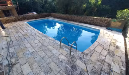 Linda casa em Condomínio Fechado para locação em Atibaia