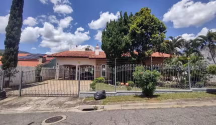 Casa térrea no coração da Vila Giglio a venda em Atibaia
