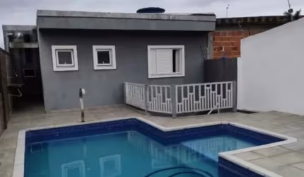 Linda Casa com piscina com moveis planejados