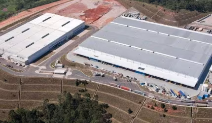 Galpão Logístico Industrial cross-docking 45.500m² 70 docas Embu das Artes Regis Bittencourt