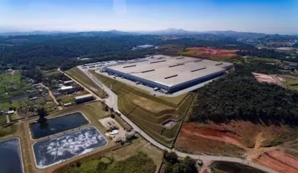 Condomínio de Galpões Logísticos Hsi Log Dutra com acesso à rodovia Dutra
