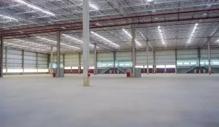 Galpão logístico 1.306m² e 03 docas CL RAPOSO TAVARES