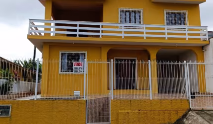 Casa com 5 quartos sendo 3 suítes, área gourmet e piscina!