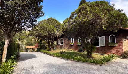 Casa com 4 Quartos para venda, 400m² - Itaipava