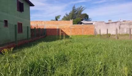 Terreno a poucos metros do mar!