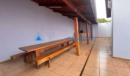 Casa à venda, 3 quartos, 1 suíte, 2 vagas, Conjunto José Vallim de Melo - Uberaba/MG