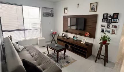 Apartamento de dois quartos com dependência completa no Recreio dos bandeirantes com ampla varanda.
