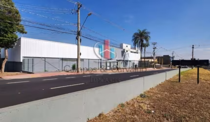 Galpão Amplamente Equipado com Escritório e Guincho na Castelo Branco