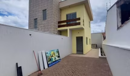 CASA COM PISCINA