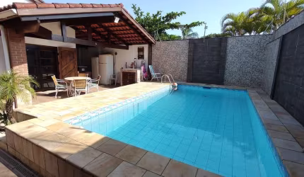CASA Á 150 METROS DA PRAIA, EM ITANHAÉM!