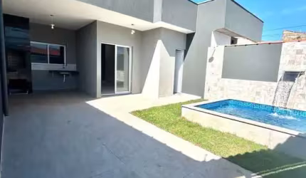 Casa com piscina!