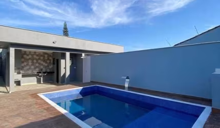 Linda casa com piscina!