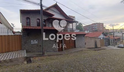 Casa aconchegante com escritório, três dormitórios, banheira e closet no bairro Boa Vista