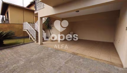 Casa Sofisticada com Espaços de Lazer