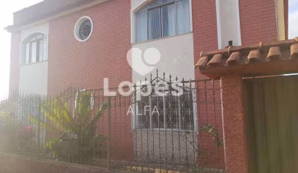 Confortável Apartamento de Três Quartos com Suíte e Garagem para Um Carro