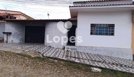 Seu Novo Lar: Casa de 3 Dormitórios com Closet, Churrasqueira e Aquecimento Solar