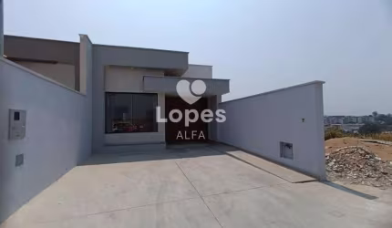 Conforto e Estilo: Casa com três dormitórios e suíte em ótima localização.