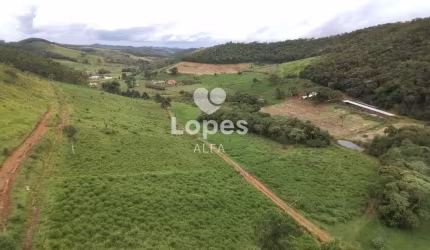 Fazenda Leiteira Completa e Produtiva com Estrutura de Alta Capacidade - Oportunidade Única em Antônio Carlos, MG
