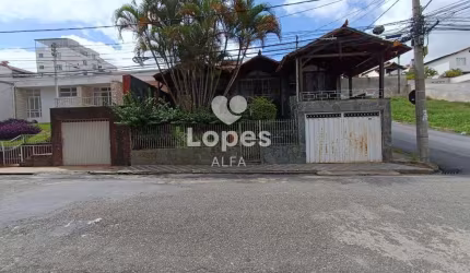 Casa à Venda no Bairro Santa Teresa - Conforto e Praticidade
