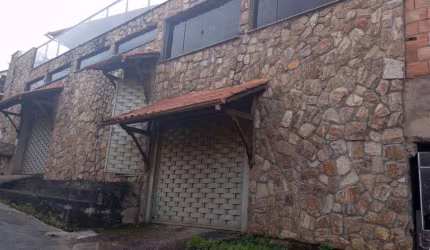 Casa à venda em Barbacena, Funcionários, com 5 quartos