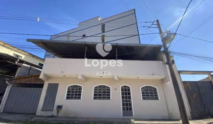 Casa  à venda no bairro Floresta, com 2 quartos , sendo uma suíte