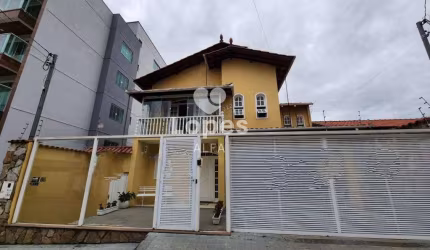 BELA CASA A VENDA NO SANTA CECÍLIA COM AREA DE LAZER E CHURRASQUEIRA