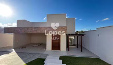 Casa Nova de Alto Padrão à Venda em Condomínio Tranquilo