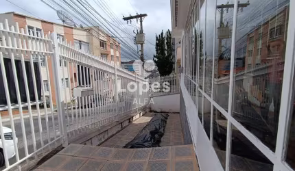 Casa com Excelente Localização no Centro de Barbacena. Ideal para Clínicas ou Residencial
