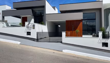 CASA SEMI MOBILIADA NO ALTO DE POTECAS COM 2 DORMITÓRIOS