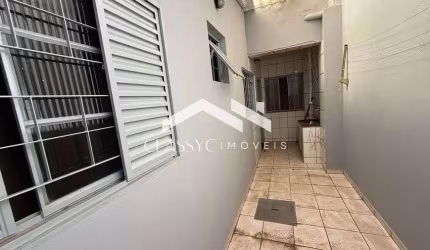 Casa com 3 quartos para alugar na Nossa Senhora Aparecida, Uberlândia  por R$ 2.500