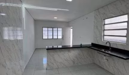 Casa Geminada 2 quartos 150m da Av. Pres. Costa e Silva - Praia Grande - SP